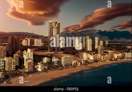 Coucher de soleil sur la ville de Benidorm Banque D'Images