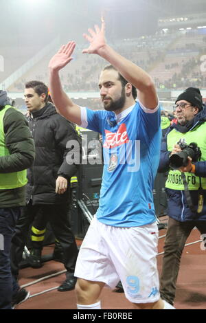 Naples, Italie. 06 Jan, 2016. Gonzalo Higuaín (SSC Naples) lors de match de football entre SSC Napoli et Torino au stade San Paolo de Naples, résultat final Napoli vs Torino 2-1. Credit : Salvatore Esposito/Pacific Press/Alamy Live News Banque D'Images