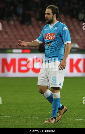 Naples, Italie. 06 Jan, 2016. Gonzalo Higuaín (SSC Naples) lors de match de football entre SSC Napoli et Torino au stade San Paolo de Naples, résultat final Napoli vs Torino 2-1. Credit : Salvatore Esposito/Pacific Press/Alamy Live News Banque D'Images