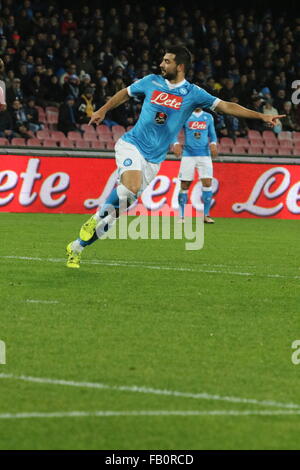 Naples, Italie. 06 Jan, 2016. Raúl Albiol (SSC Naples) lors de match de football entre SSC Napoli et Torino au stade San Paolo de Naples, résultat final Napoli vs Torino 2-1. Credit : Salvatore Esposito/Pacific Press/Alamy Live News Banque D'Images