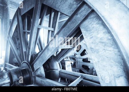 Image en couleur de l'ascenseur haut de la roue, dans une mine de charbon. Banque D'Images