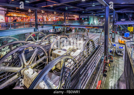 Intérieur du Musée du téléphérique et de la centrale pour le San Francisco cable car system Banque D'Images