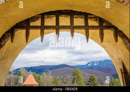 La porte de la Forteresse de Rasnov en Transylvanie, Roumanie, Décembre 2014 Banque D'Images