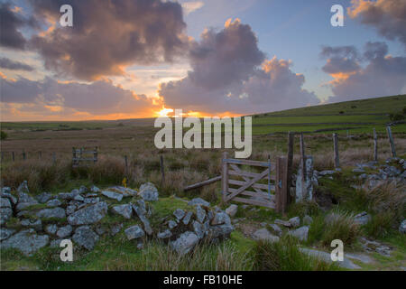 Coucher du soleil sur la colline près de la lande de Bodmin Stowes Minions Banque D'Images