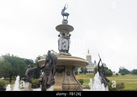 Corning Fountain dans le parc Bushnell en face du bâtiment de la capitale de l'État à Hartford CT Banque D'Images