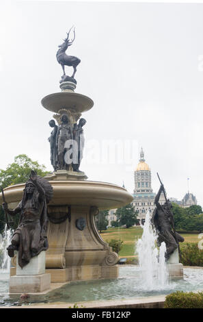 Corning Fountain dans le parc Bushnell en face du bâtiment de la capitale de l'État à Hartford CT Banque D'Images