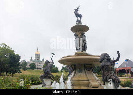 Corning Fountain dans le parc Bushnell en face du bâtiment de la capitale de l'État à Hartford CT Banque D'Images