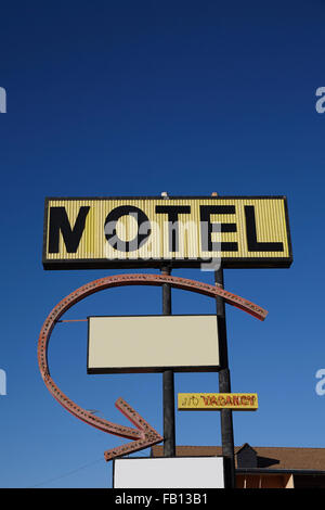 Motel sign against clear sky Banque D'Images