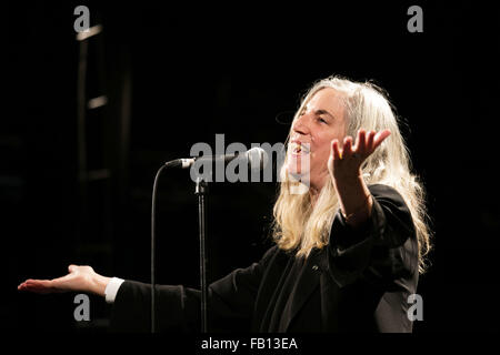 Patti Smith live au Trianon avec Brocante dans le cadre de la voie de l'exposition de Paris. Banque D'Images