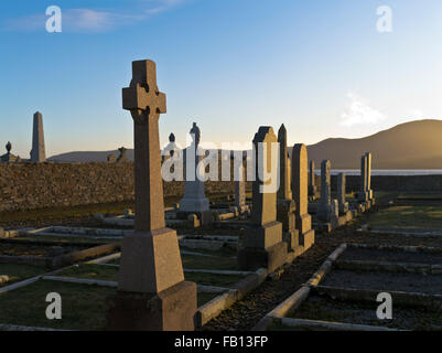 Dh Stromness ORKNEY WARBETH Cimetière pierres tombales du cimetière croix de pierre grave écosse cimetière hiver Banque D'Images