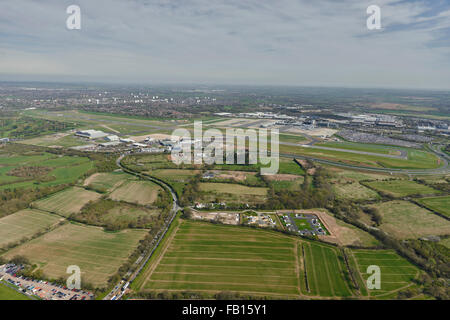 Une vue aérienne de l'aéroport de Birmingham et alentours Banque D'Images