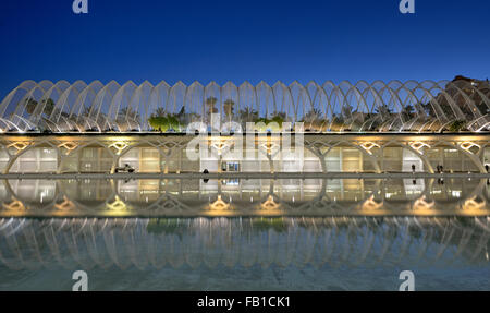 Park L'umbracle avec toit ouvrant, entrée à Ciudad de las Artes y de las Ciencias, Cité des Arts et des Sciences, Valence, Espagne Banque D'Images