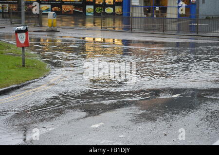 Tayside, Dundee, Écosse, Royaume-Uni, 7 janvier 2016 Village Ardler inondations causées par de fortes pluies Crédit : liam richardson/Alamy Live News Banque D'Images