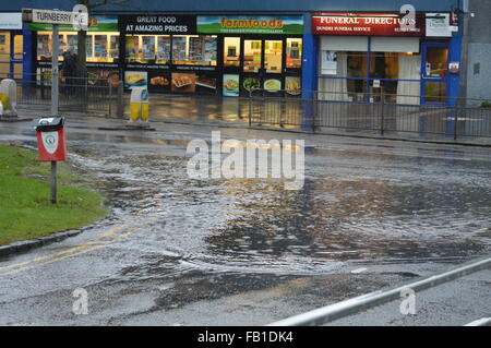 Tayside, Dundee, Écosse, Royaume-Uni, 7 janvier 2016 Village Ardler inondations causées par de fortes pluies Crédit : liam richardson/Alamy Live News Banque D'Images