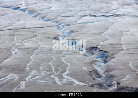 D'eau de fonte de surface / supraglaciaires par canal sinueux sur glacier Banque D'Images