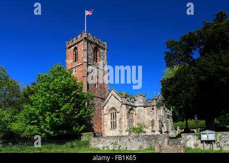 L'été, l'église Saint-esprit, Crowcombe village, Somerset, Angleterre. Banque D'Images