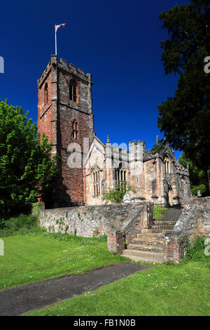 L'été, l'église Saint-esprit, Crowcombe village, Somerset, Angleterre. Banque D'Images