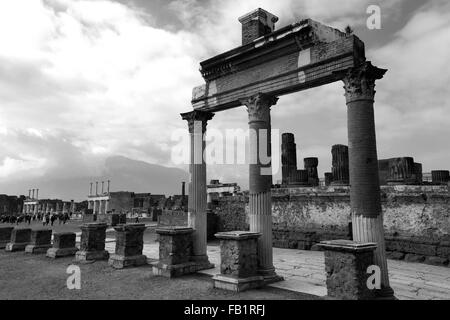 Le Temple de Jupiter, Pompéi, la ville romaine enfouie dans la lave près de Naples ville, Liste du patrimoine mondial de l'UNESCO 1997, région de Campanie Banque D'Images