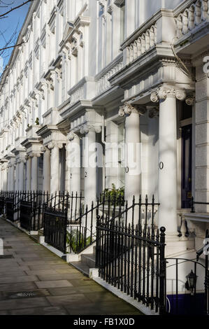 Maisons de ville mitoyennes de style géorgien sur Palace Gardens Terrace, Londres Angleterre Royaume-Uni UK Banque D'Images