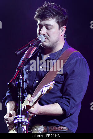 Mumford & Sons à Liverpool Echo Arena comprend : Mumford & Sons, Marcus Mumford Où : Liverpool, Royaume-Uni Quand : 07 déc 2015 Banque D'Images