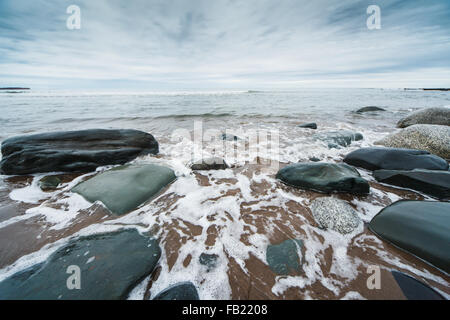 Rochers sur la plage de la plage Lawrencetown Banque D'Images