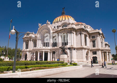 Palacio de Bellas Artes (Palais des Beaux-Arts), Mexico, Mexique Amérique du Sud Banque D'Images