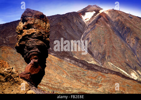 Pico del Teide et Roque Cinchado - célèbre formation volcanique des îles Canaries Tenerife, Espagne Banque D'Images