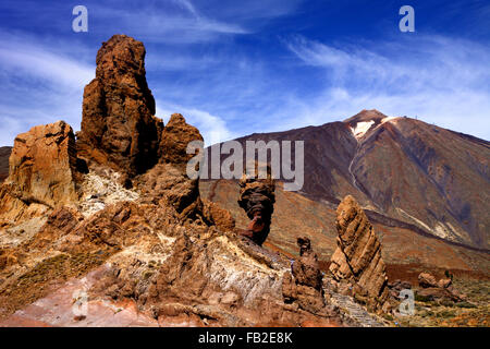 Pico del Teide et Roque Cinchado - célèbre formation volcanique des îles Canaries Tenerife, Espagne Banque D'Images