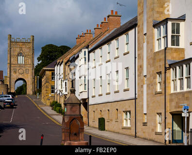 Tour Pottergate une ancienne porte dans la ville de Alnwick dans le Northumberland England UK érigé en 1768 Banque D'Images