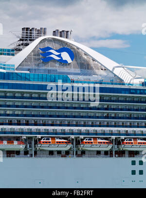 Caribbean Princess un grand navire de croisière de classe modifié administré par Princess Cruises avec une capacité de 3600 passagers lancé en 2004 Banque D'Images