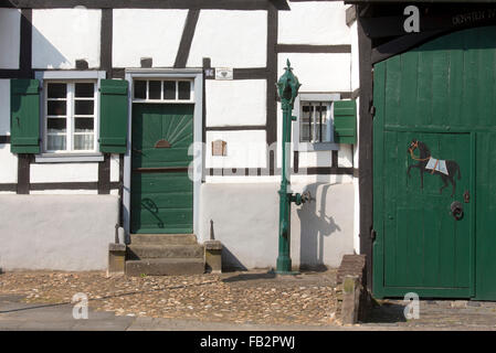 Erftstadt-Bliesheim Fachwerkhaus mit Bildstock, Banque D'Images