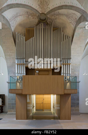 Schwerte, Kirche St. Viktor, Innenraum mit neuer Orgel Banque D'Images