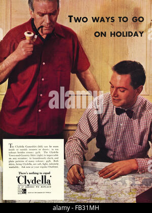 Pleine page couleur original vintage une publicité à partir d'années 1950. Annonce de 1953 Clydella shirts publicitaires. Mode rétro 50s Banque D'Images