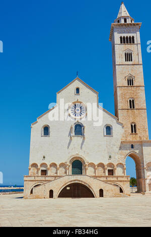 Trani cathédrale romane du xiie siècle, (Cattedrale di San Nicola Pellegrino), Trani, Pouilles, Italie Banque D'Images