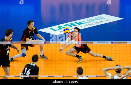 Berlin, Allemagne. Le 08 Jan, 2016. La Belgique Jelle Ribbens en action pendant les Jeux Olympiques de qualification du groupe A entre la Serbie et la Belgique à Berlin, Allemagne, 08 janvier 2016. Photo : GREGOR FISCHER/DPA/Alamy Live News Banque D'Images