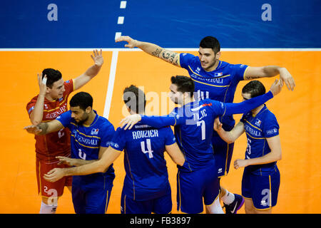 Berlin, Allemagne. Le 08 Jan, 2016. Les joueurs de France célèbrent un but durant le match de la Qualification Olympique Men's Group B entre la France et la Bulgarie à Berlin, Allemagne, 08 janvier 2016. Photo : GREGOR FISCHER/DPA/Alamy Live News Banque D'Images