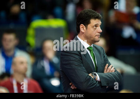 Berlin, Allemagne. Le 08 Jan, 2016. L'entraîneur de la Bulgarie Plamen Konstantinow pendant le jeu de la Qualification Olympique Men's Group B entre la France et la Bulgarie à Berlin, Allemagne, 08 janvier 2016. Photo : GREGOR FISCHER/DPA/Alamy Live News Banque D'Images