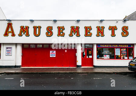 Arcade Amusements dans Portrush, une ville balnéaire en Irlande du Nord. Banque D'Images