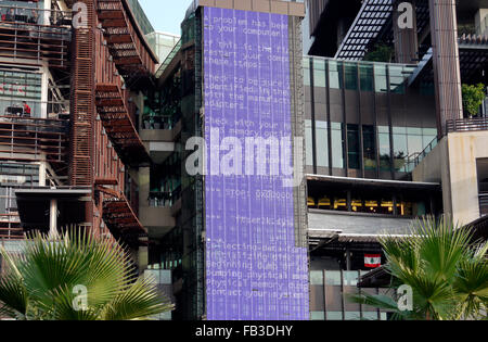 Problème d'ordinateur avec l'écran LCD à l'écran publicitaire en bord de Central Festival shopping center à Pattaya en Thaïlande Banque D'Images