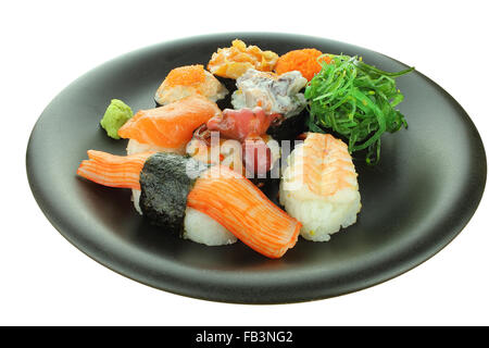 Différents rouleaux de sushi isolé sur fond blanc Banque D'Images