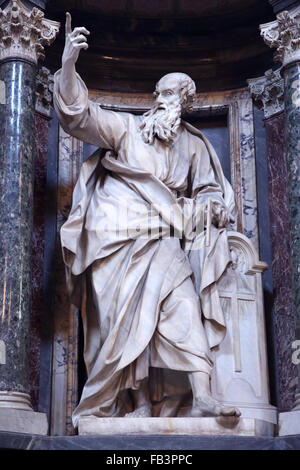 Statue de Saint Thomas dans la Basilique Saint-Jean de Latran à Rome l'église en Italie. Banque D'Images