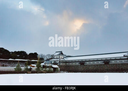 Le Château de Kanazawa couverte de neige, Kanazawa, Ishikawa Prefecture, Japan Banque D'Images