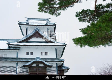 Le Château de Kanazawa couverte de neige, Kanazawa, Ishikawa Prefecture, Japan Banque D'Images