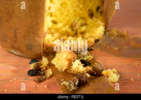 Panettone milanais avec en gros plan fruits confits Banque D'Images