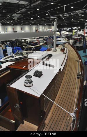 Londres, Royaume-Uni. 8 janvier, 2016. Altricia, un yacht classique de 40 pieds McGruer - construit en 1965, de l'acajou d'Afrique et administré par Peter Methven OBE exposée au London Boat Show au centre d'exposition ExCeL. Crédit : Michael Preston/Alamy Live News Banque D'Images