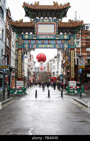 Entrée de Chinatown dans le Soho de la ville de Westminster à Londres, Angleterre, Londres, Royaume-Uni Banque D'Images