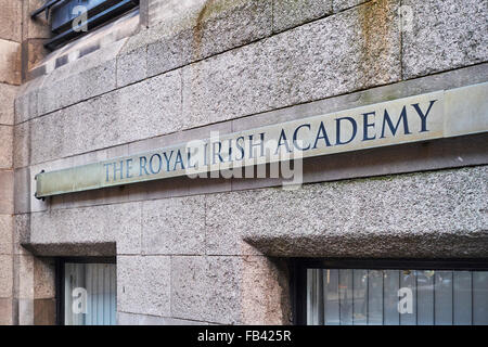 DUBLIN, IRLANDE - janvier 04 : Détail de la Royal Irish Academy, entrée sur la rue Dawson. 04 janvier 2016 à Dublin Banque D'Images