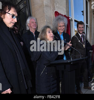 Blue Plaque Événement Dans Cirencester 7/1/2016 pour commémorer le batteur Cozy Powell avec des groupes rock légendaire avec le Dr Brian May le guitariste de Queen. Banque D'Images