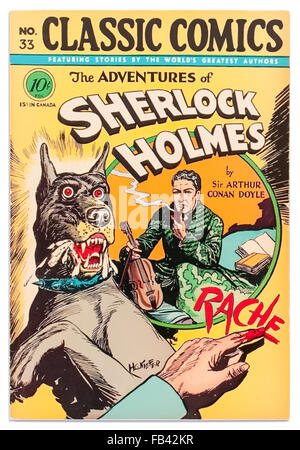 "Les aventures de Sherlock Holmes' bande dessinée classique numéro 33, 1947 Bd de 'une étude dans Scarlet' et 'The Hound of the Baskervilles' par Sir Arthur Conan Doyle (1859-1930) ; l'art par Henry Carl Kiefer (1890-1957). Banque D'Images