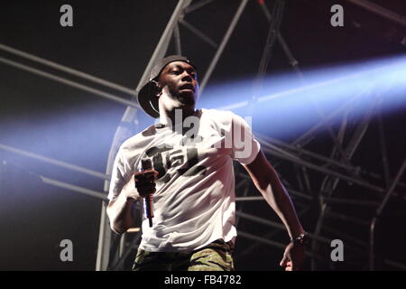 Rappeur anglais, Dizzee Rascal se produit sur scène au festival de musique y Not dans le parc national de Peak District, Angleterre Banque D'Images